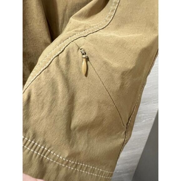 NEW Athleta Trekkie Bermuda Shorts Tan Size 8 - Picture 3 of 9